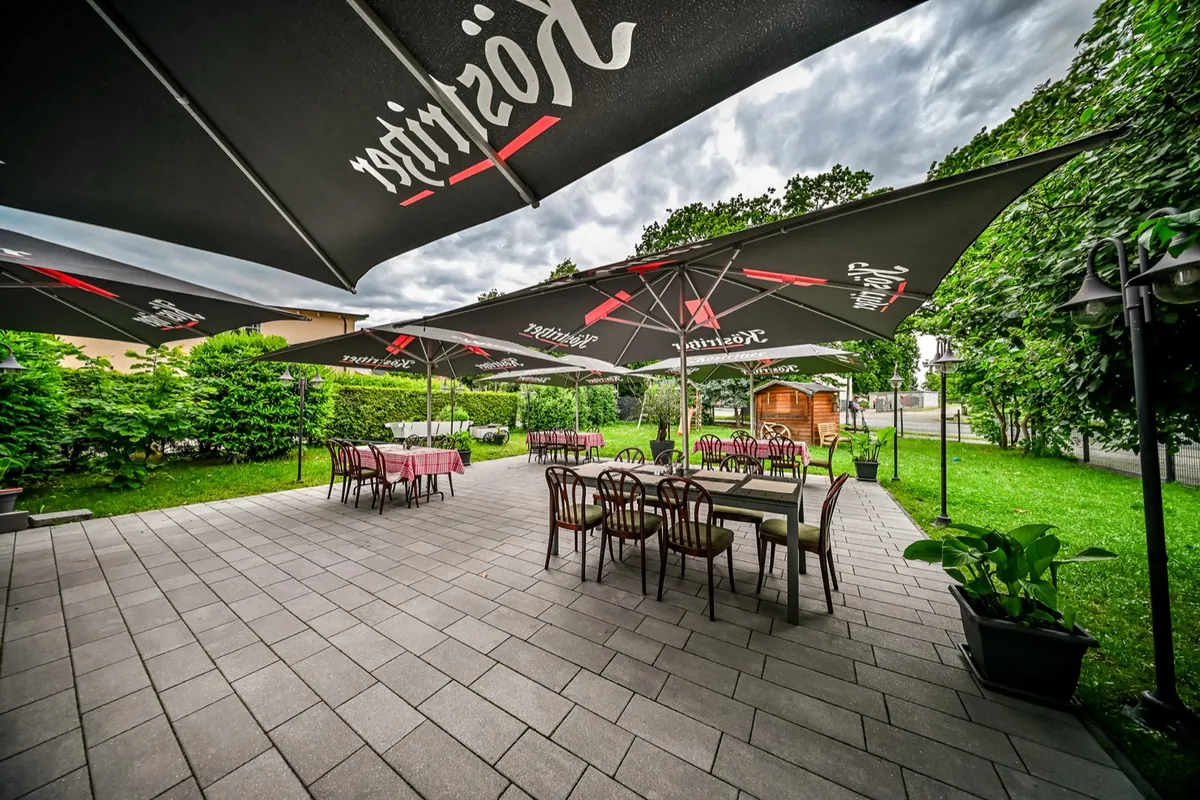 Biergarten mit Sonnenterrasse im MH Hotel Salzgitter